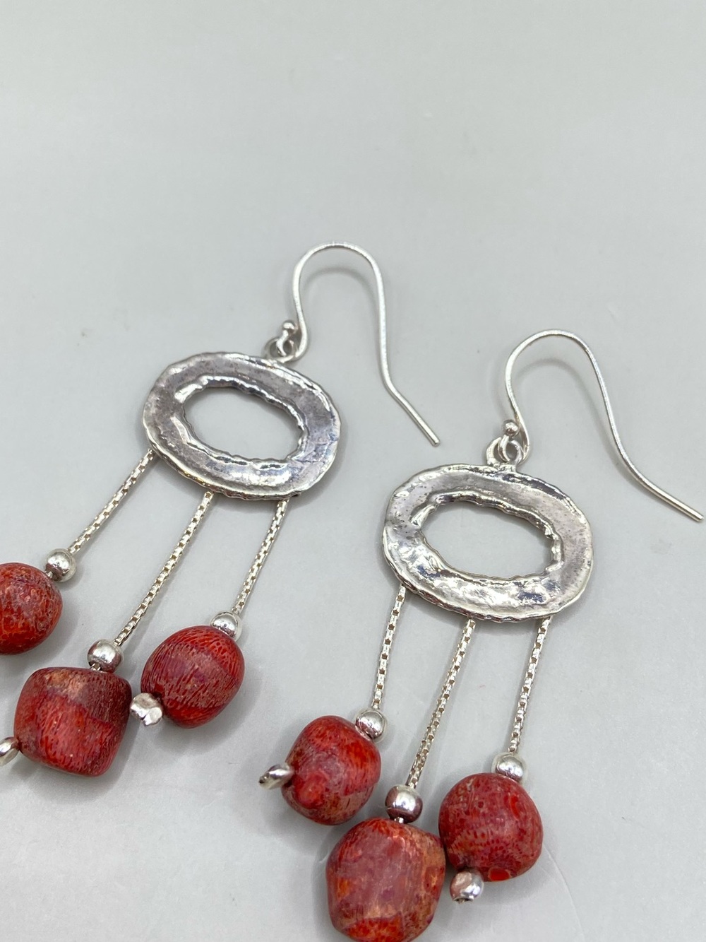 Vintage Silpada Sterling Silver Hammered Oval Red Coral Earrings - Picture 6 of 7